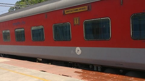 pushpak express rail