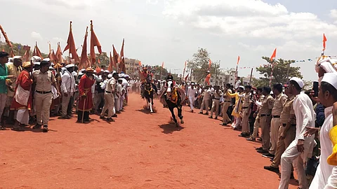 Ringan Sohala : संत तुकोबांच्या सोहळ्यात इंदापूरात रिंगण सोहळा दोन तास रंगला