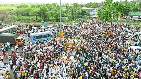 पालखी स्वागतासाठी लोटली अवघी बारामती