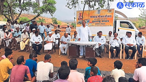 Speaking at the mid-day meal distribution program, Guardian Minister Dr. Vijayakumar village and present villagers.