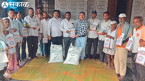 Agriculture Officer distributing Nagli seeds to farmers through Agriculture Department