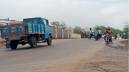 solapur bhaiya chowk railway bridge heavy vehicle transport traffic police