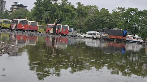 drain water front of Kurla Nehru Nagar Depot passengers health issue  mumbai