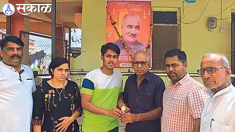 social initiative by Deore family of Mhasdi to Update beds for patients dhule news