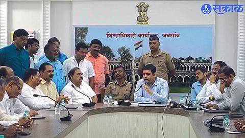 Jalgaon: Collector Aman Mittal speaking at the meeting held at the Collectorate. Neighbor MLA Eknath Khadse, Gulabrao Devkar, MLA Anil Patil, Superintendent of Police M. Rajkumar, MLA Kishore Patil etc.