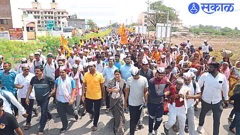 Chalisgaon: MLA Mangesh Chavan and office bearers along with the workers who participated in the war of Pandharpur.