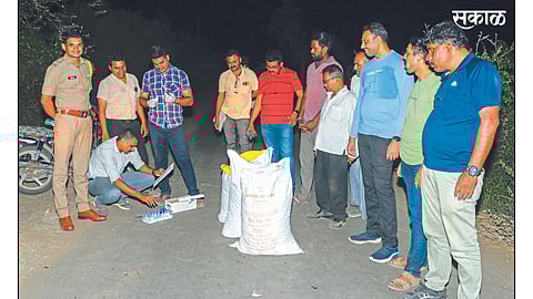 Jalgaon: Police party while seizing six and a half lakhs worth of ganja near Bhokar.