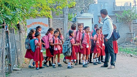 Akola Zp School Student in guru the teacher short film