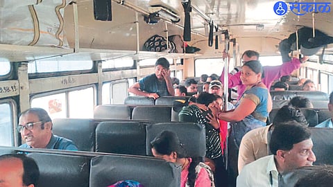 Navapur: Rain water falling on Navapur-Surat bus and standing passengers.