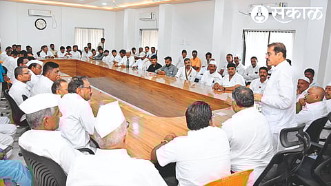 Speaking at the review meeting organized by Baglan Taluka and Satana City, Adv. Ravindra Pagar Neighbor Sanjay Chavan, Keshav Mandwade, Rajendra Sonwane, Yashwant Shirasath, Umesh Khatale, Vilas Sanap, Sunil Aher etc. office bearers and activists.