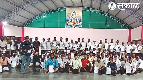 Unemployed youths of Munjwad Farmers Association showing letter and application form to the Prime Minister.
