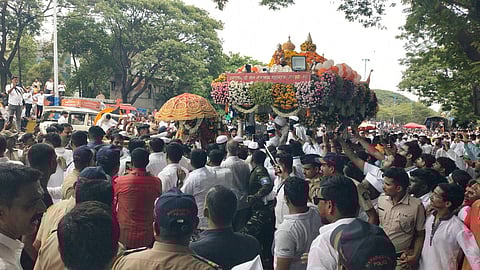 ashadi wari 2023 wari Sant Tukaram maharaj Palkhi warkari reach at hadapsar
