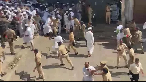 Shiv sena warkari bhajani mandal protest over lathi charge on warkari dnyaneshwar palkhi sohala