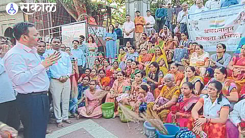 Chandrakantada More while guiding the servants in the cleanliness campaign