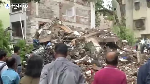 Four people got injured after a portion of a building collapsed in Ghatkopar East today BMC