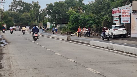 road construction department road divider accident police pune