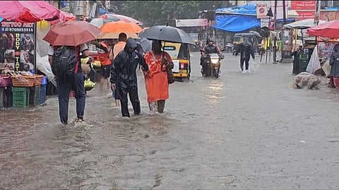 mumbai rain update ahmednagar road rayte bridge under water traffic jam heavy rain monsoon