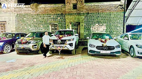 Balaji Travels: पंक्चरवाला झाला सात लक्झरी कारचा मालक; आता स्वप्न हेलिकॉप्टरचे, वेड लावेल अशी सक्सेस स्टोरी