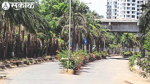 Road adjacent to Goda Park parallel to Godavari between Bapu Bridge and Makhmalabad Road.
