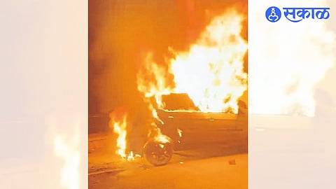 A car caught fire at Mohdari Ghat.