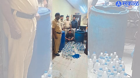 Jalgaon: Railway Security Force team along with illegal fake mineral water sellers.