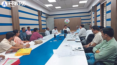 MP Unmesh Patil while reviewing the projects in the meeting held on Tuesday at the office of Tapi Irrigation Corporation.