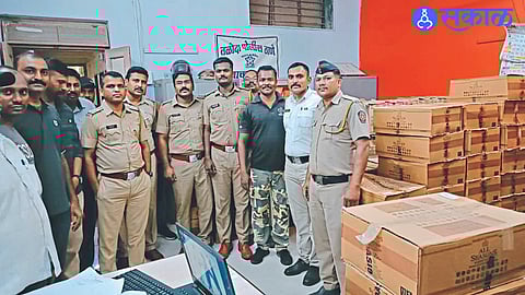Liquor stock worth 8 lakh seized in Malad Bahurupa road Nandurbar Crime News