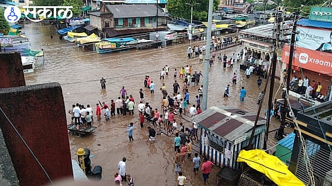 Gaothan area of Faizpur surrounded by flood jalgaon news