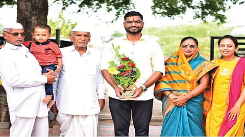 रेंद्र देशमुख यांची पोलिस उपनिरीक्षक