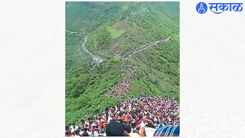 On the occasion of the Somvati Amavasya Yatra, devotees have to climb a difficult path to see Markedeya Rishi and return with Darshan.