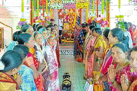 दौंडजला स्वामी समर्थांच्या पादुकांचे पूजन