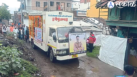 funeral procession of Assistant Police Inspector Sudarshan Dater, who died after a tree fell on a police vehicle near Erandol, was held on Friday.