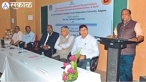 Bharat Amalkar speaking at the workshop 'Advance e-Technology for Societal Applications' held at Umvi