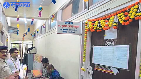 Shinde Vs Thackeray : म्युनिसिपल कामगार सेनेच्या कार्यालयाचा ताबा ठाकरे गटाकडे; शिंदे गटाला जोरदार धक्का