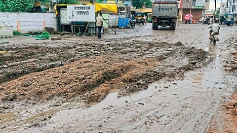 107 nagpur road potholes rain cause accident police administration politics