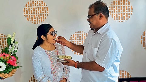 inspiring story of trupti magare becaming doctor financial crisis chhatrapati sambhajinagar