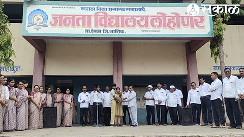 Appreciating the bravery of Mansi Ghorpade and Chetan Ghorpade studying in Lohoner Janata Vidyalaya, Principal Y. U. Bairagi, Supervisor B. S. Vacant and present teachers.