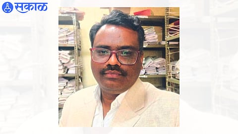 Tehsildar Dnyaneshwar Sapkale