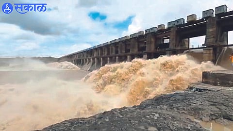Hatnur dam 41 doors were opened jalgaon news