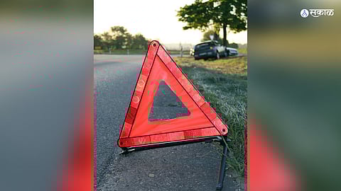 ulhasnagar area accident due to iron cage police action should taken by municipal office