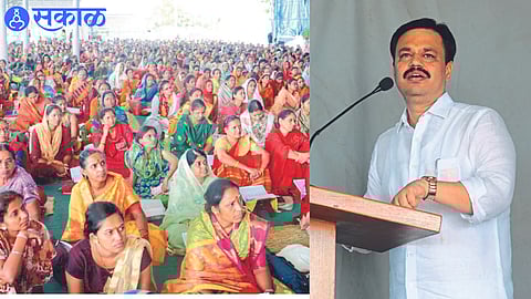 Chandrakant More while guiding and All India Shri. Shree Navnath Parayana which is going on regularly in Swami Samarth Gurupeeth.