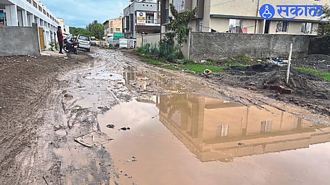 residents of newly settled area of Makhmalabad are suffering from problems nashik news