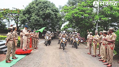 Superintendent of Police Shahaji Umap along with Director General of Anti-Terrorism Squad Sadanand Date and officers-employees of Rural Police Force while inaugurating the two-wheeler of Rural Police Emergency Squad.