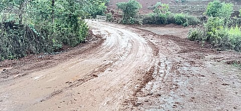 चौधरवाडी-गवशी दरम्यानचा नवीन पूल बनला धोकादायक