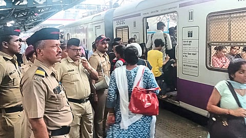 सुरक्षेबाबत महिला प्रवाशांची जनजागृती