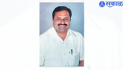 kbcnmu award 2023 goes to experimental farmer Hemchandra Patil jalgaon news