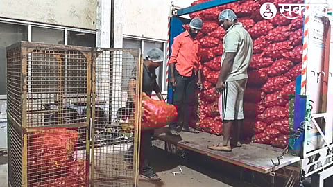 Onion being transported to cold storage at Shahapur after irradiation at Bhabha Nuclear Research Center at Lasalgaon.