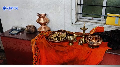 Pune Crime News : चोराने तोडलं मंदिराचं कुलूप पण सतर्क नागरिकांमुळे डाव फसला, सिंहगड रोडवरील घटना