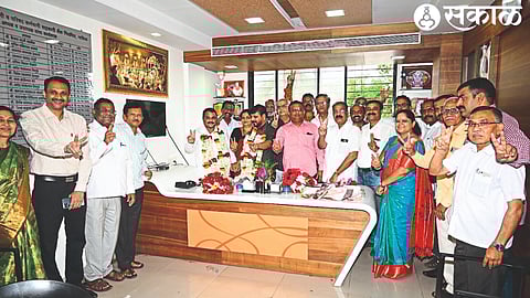 The Board of Directors and supporters of the bank showing the sign of victory after the election of Balasaheb Thackeray-Patil as President and Mahesh Mule as Vice President of District Government and Parishad Cooperative Bank.