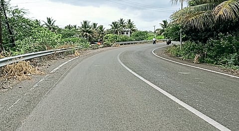 बावडा-नरसिंहपूर राज्य मार्ग बनला धोकादायक
वळणामुळे अपघातात वाढ; दिशादर्शक फलक, गतिरोधक उभारण्याची नागरिकांची मागणी